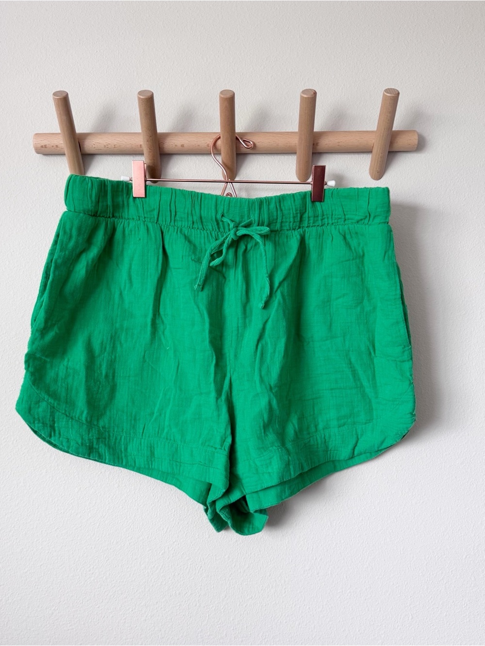 Boden Pull On Double Cloth Shorts Kelly Green - Picture 4 of 11